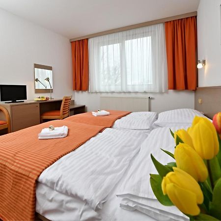 Lh Parkhotel Hluboka Nad Vltavou Congress & Wellness Bagian luar foto