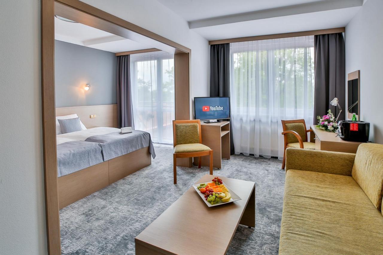 Lh Parkhotel Hluboka Nad Vltavou Congress & Wellness Bagian luar foto