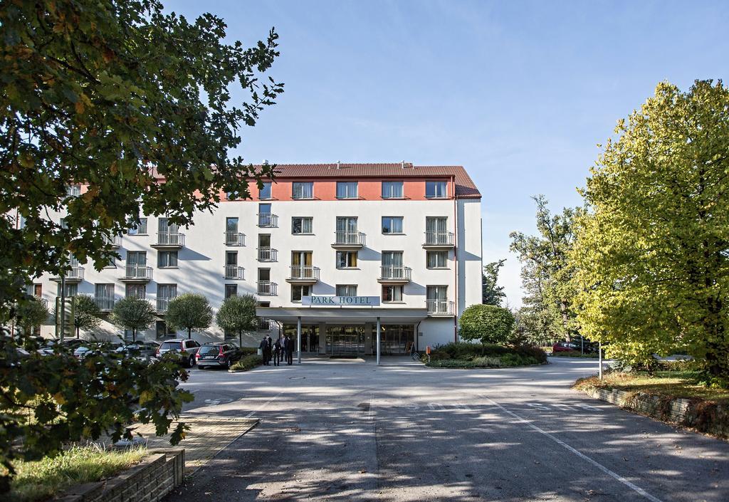 Lh Parkhotel Hluboka Nad Vltavou Congress & Wellness Bagian luar foto