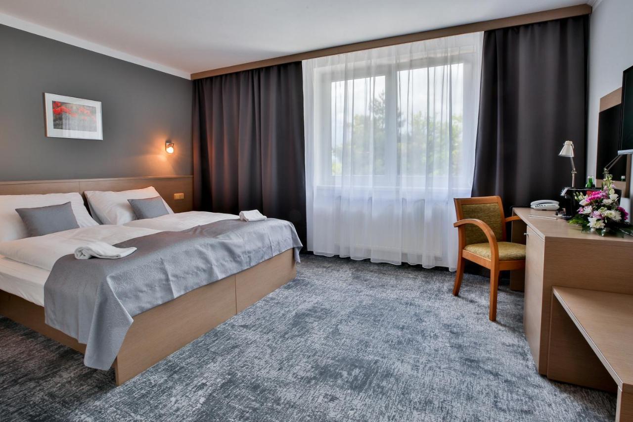 Lh Parkhotel Hluboka Nad Vltavou Congress & Wellness Bagian luar foto