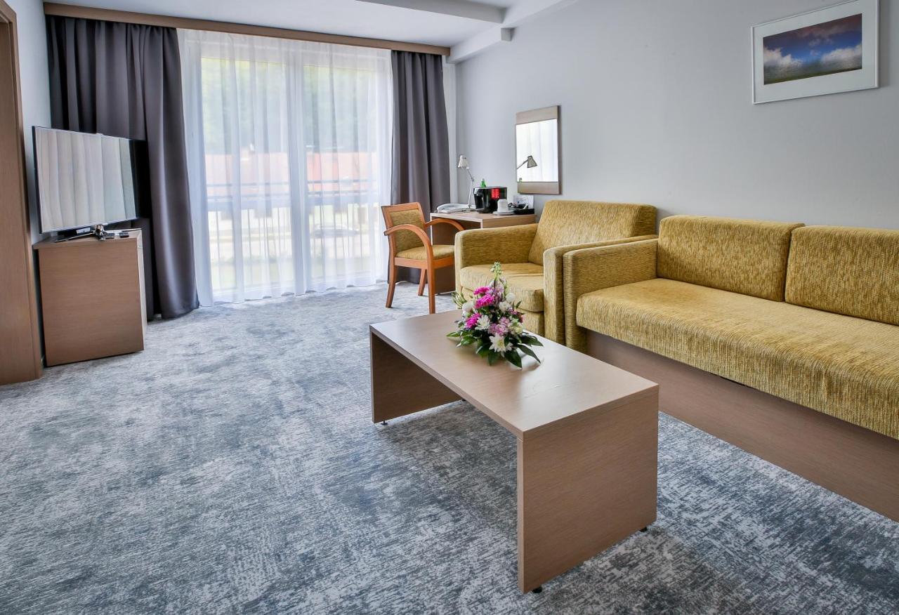 Lh Parkhotel Hluboka Nad Vltavou Congress & Wellness Bagian luar foto