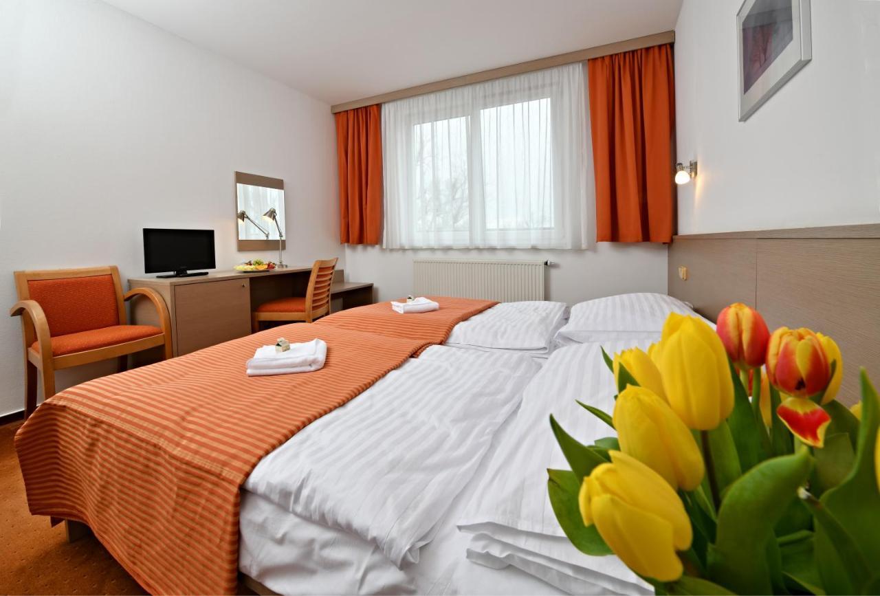 Lh Parkhotel Hluboka Nad Vltavou Congress & Wellness Bagian luar foto
