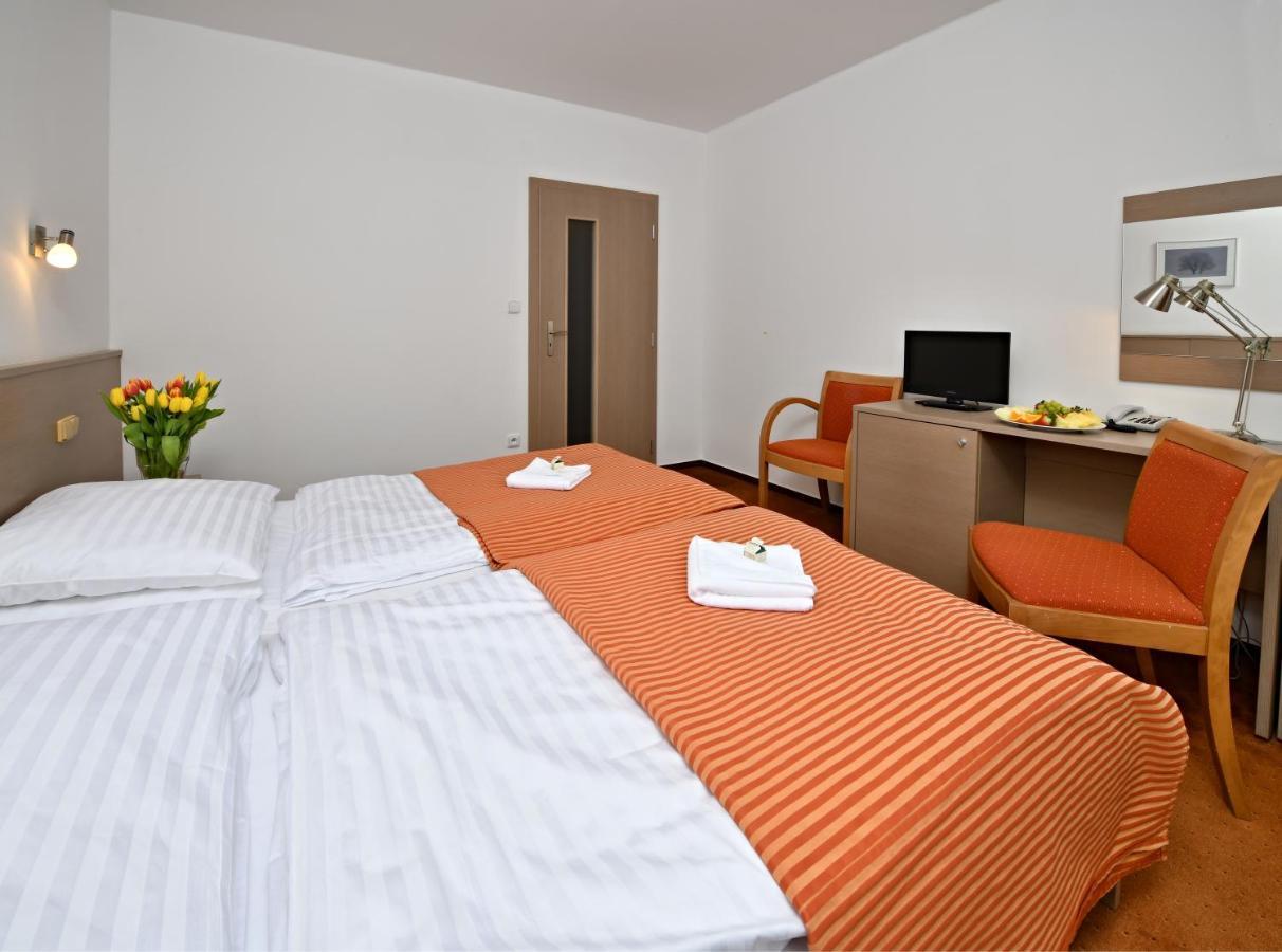 Lh Parkhotel Hluboka Nad Vltavou Congress & Wellness Bagian luar foto