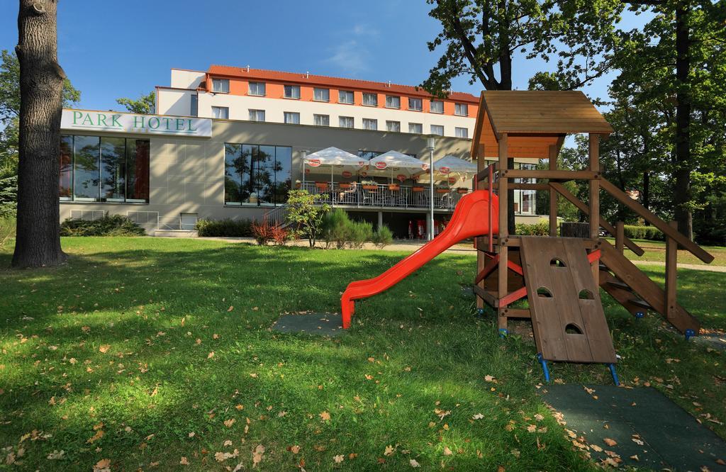 Lh Parkhotel Hluboka Nad Vltavou Congress & Wellness Bagian luar foto
