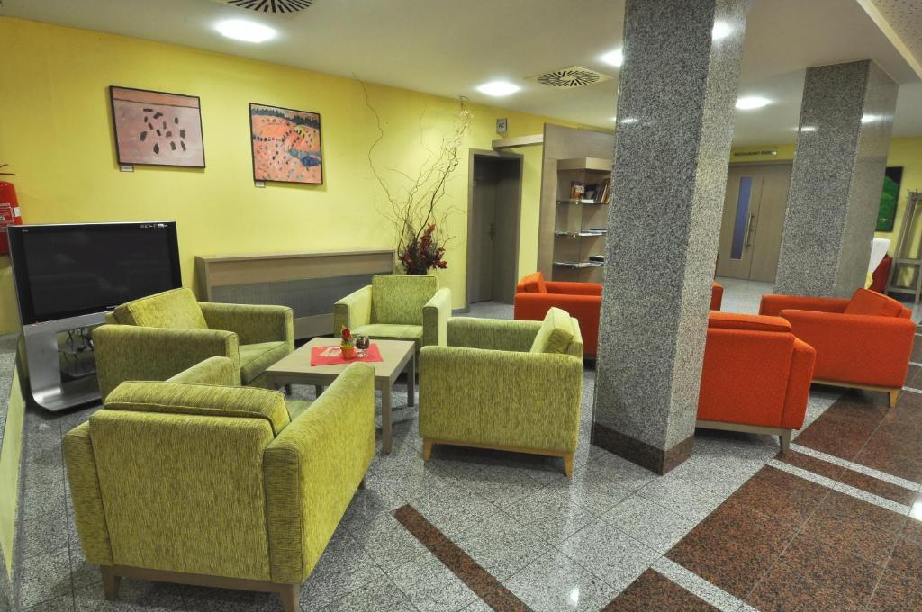 Lh Parkhotel Hluboka Nad Vltavou Congress & Wellness Bagian luar foto