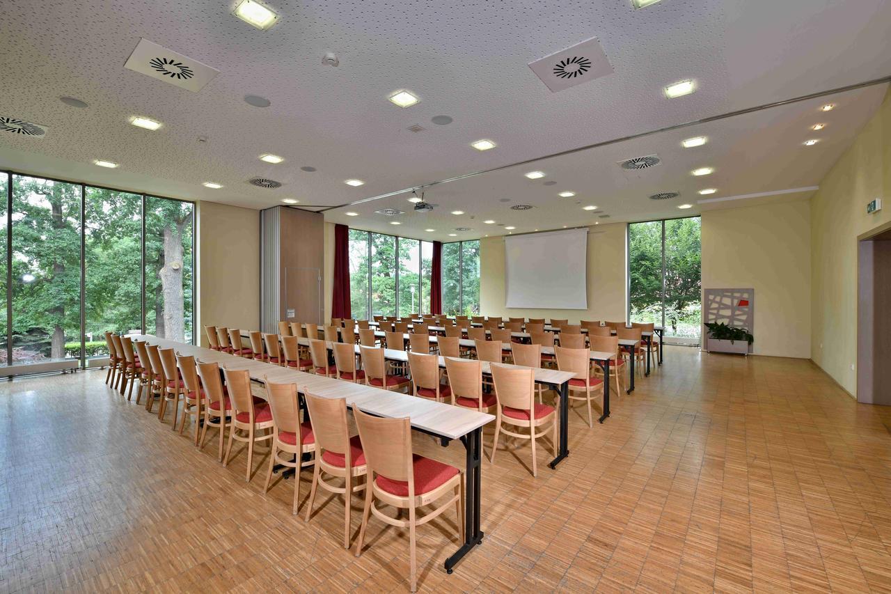 Lh Parkhotel Hluboka Nad Vltavou Congress & Wellness Bagian luar foto