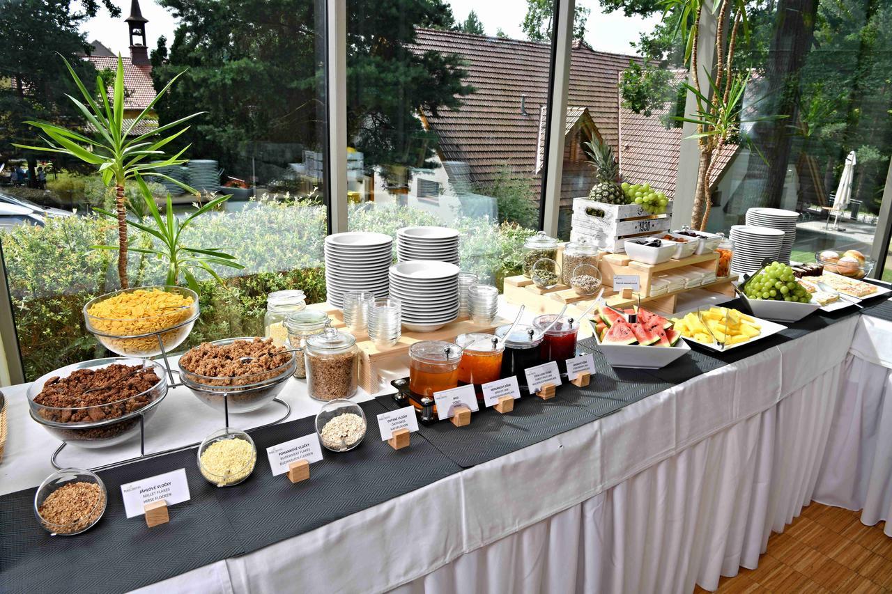 Lh Parkhotel Hluboka Nad Vltavou Congress & Wellness Bagian luar foto